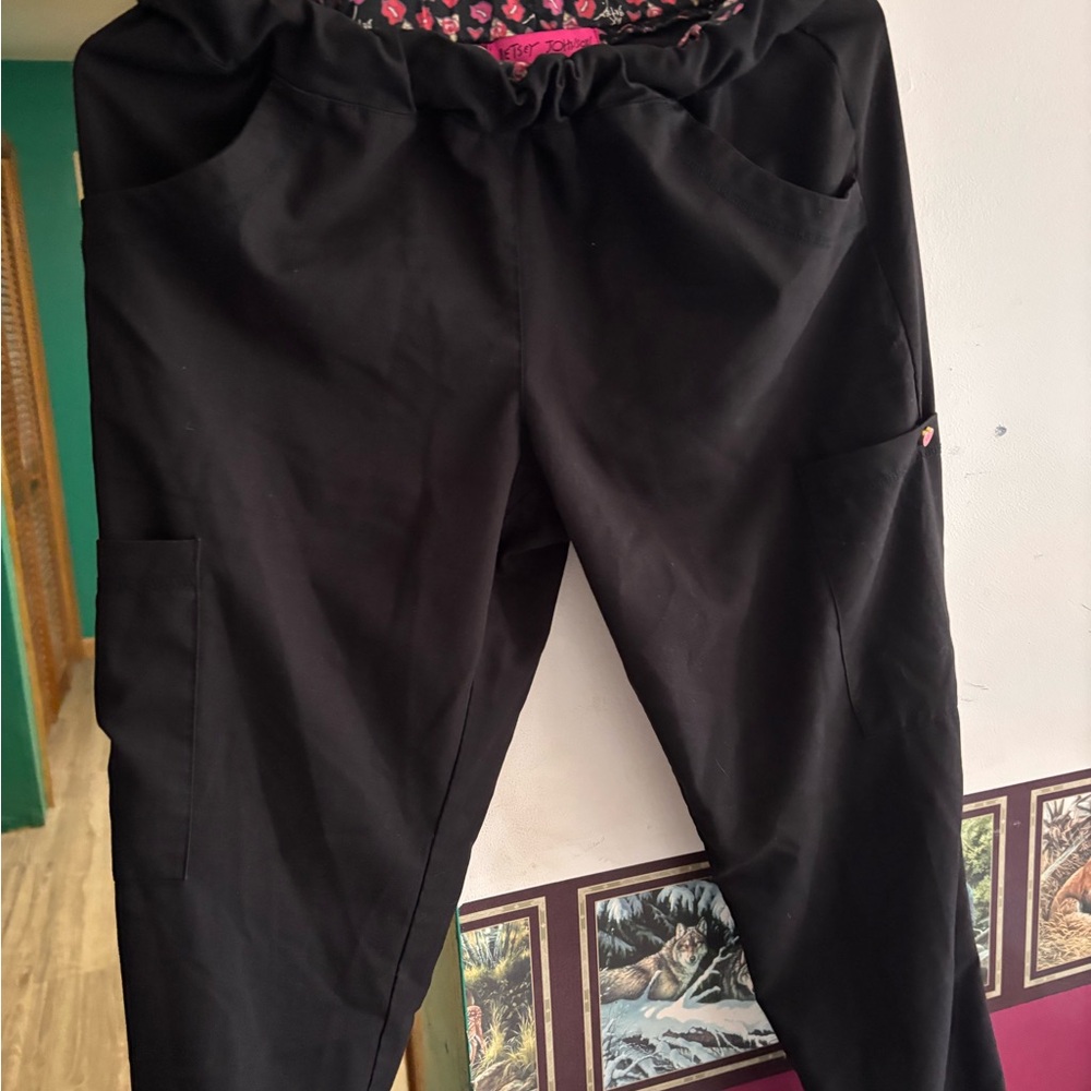 Betsey Johnson Black Scrub set top medium/pant small - Picture 2 of 4